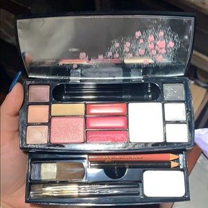 Lancôme makeup travel set never used